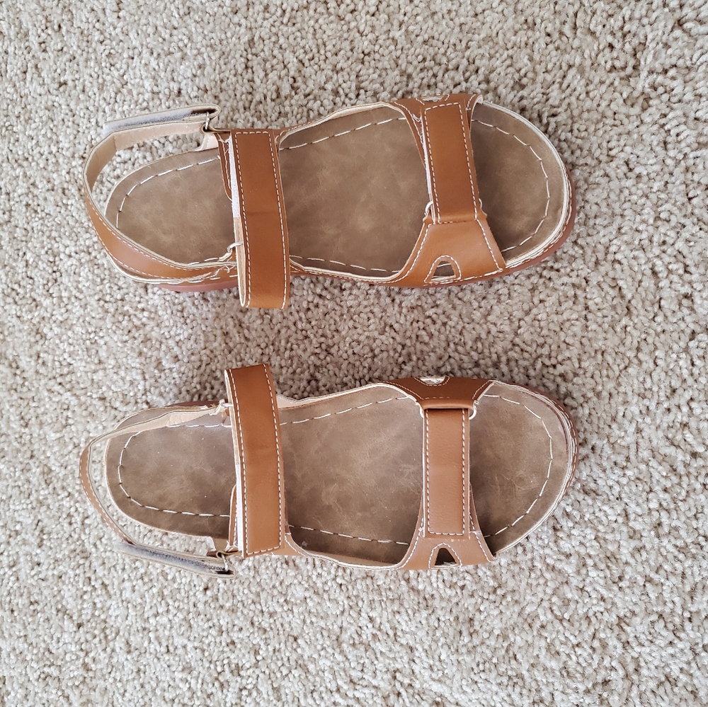 NWOT - Outdoor Sandals - Size 8